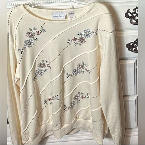 Vintage Alfred Dunner Floral Embellished Sweatshirt - Picture 6 of 15